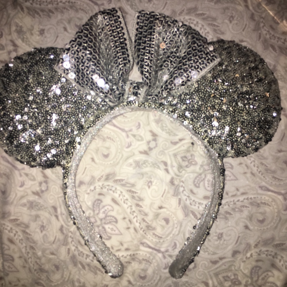 Silver sequenced Minnie Mouse ears